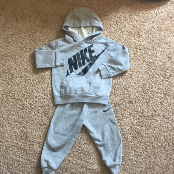 modells nike sweatsuit
